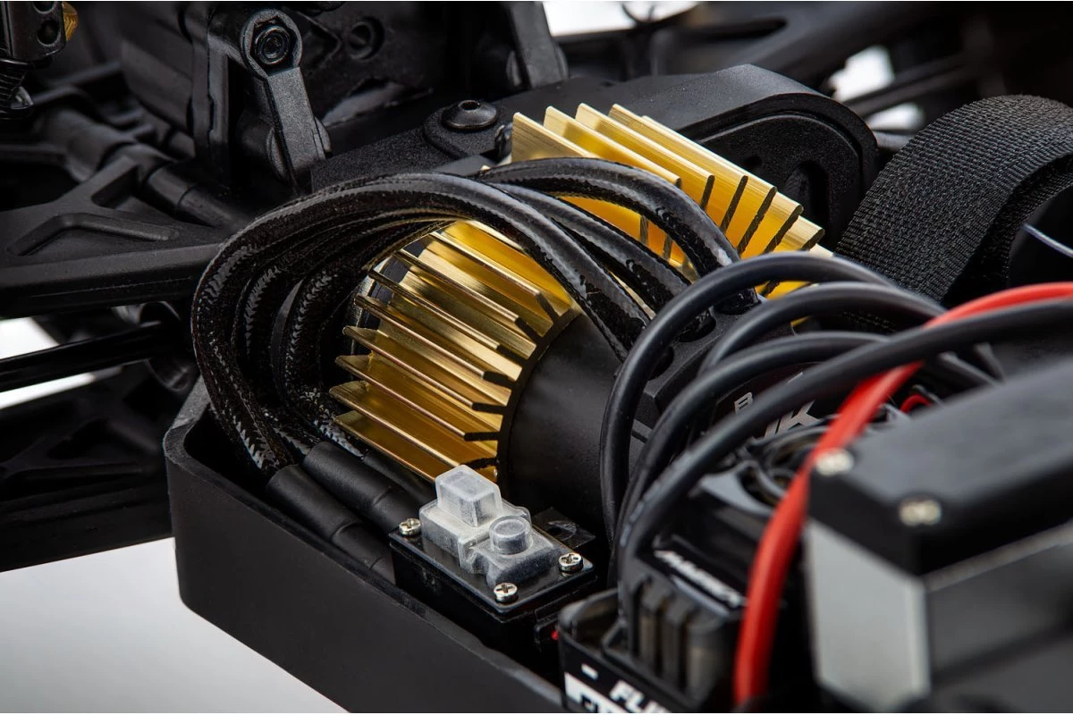 150101 | Maverick 1/10 Quantum MT 4WD Electric Off Road RTR RC Truck - Pink - Image 10